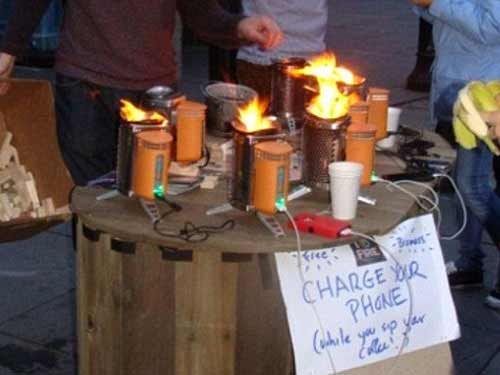 Bếp củi có thể sạc pin điện thoại - 5