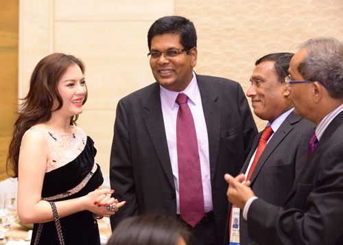 Lý Nhã Kỳ cuốn hút tại tiệc đêm - 3