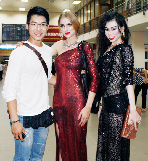 Trương Nam Thành bịn rịn tại sân bay - 2
