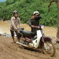 Tin tức trong ngày - Giáo viên méo mặt nhận lương qua thẻ