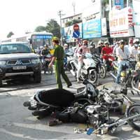 Tin tức trong ngày - Ô tô "điên" đâm liên hoàn, một người vào viện