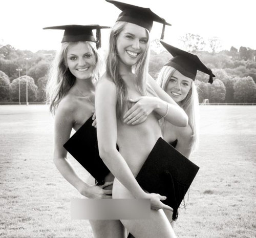 Khỏa thân để gây quỹ cho mẹ bị ốm - 6