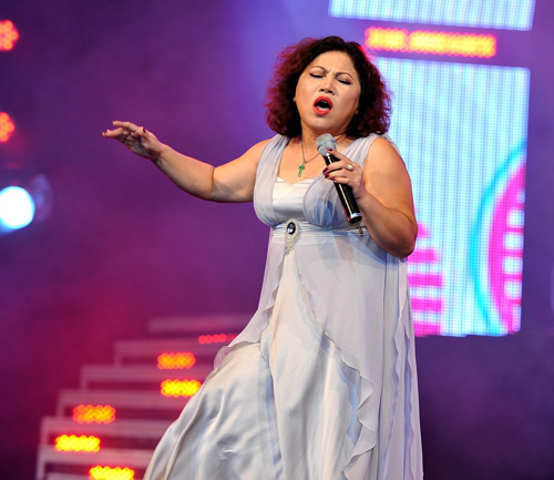 Hà Hồ thướt tha váy hoa - 5