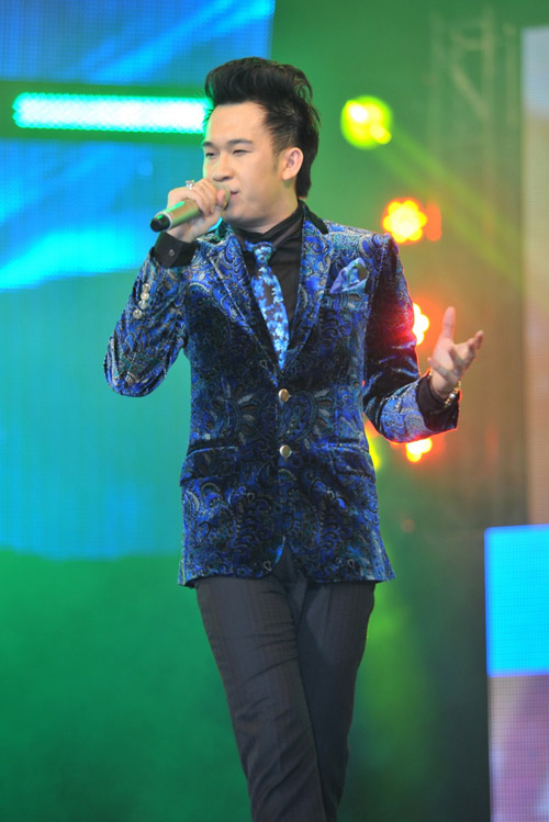 Hà Hồ thướt tha váy hoa - 13