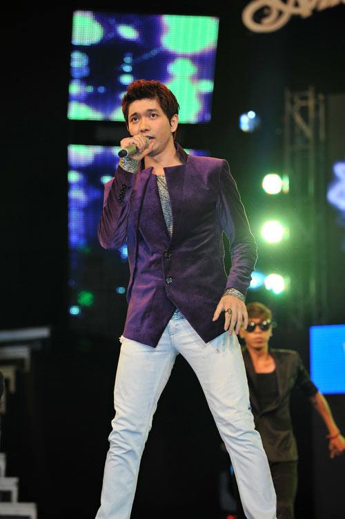 Hà Hồ thướt tha váy hoa - 16