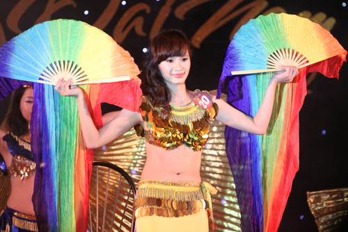 Hoa khôi Đại Nam khoe lưng ong quyến rũ - 14