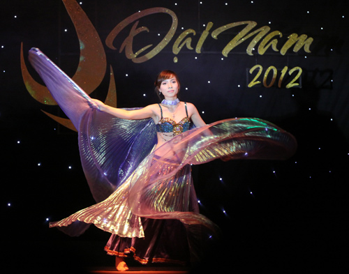 Hoa khôi Đại Nam khoe lưng ong quyến rũ - 19