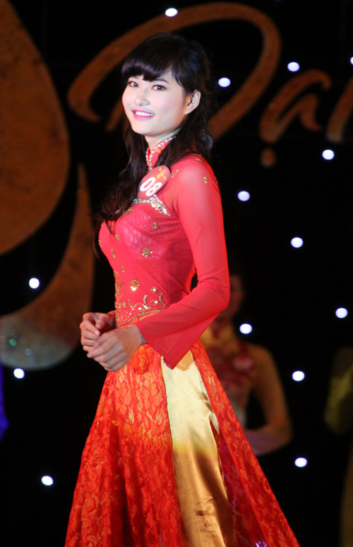 Hoa khôi Đại Nam khoe lưng ong quyến rũ - 2