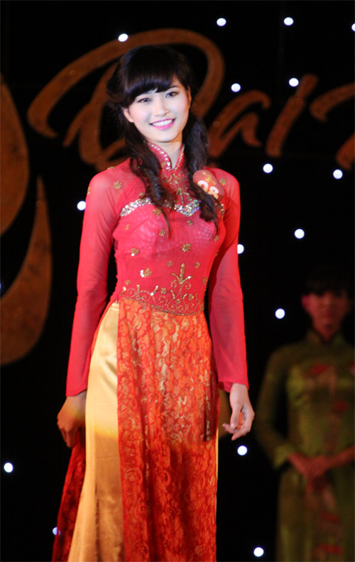 Hoa khôi Đại Nam khoe lưng ong quyến rũ - 3