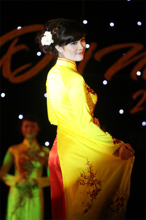 Hoa khôi Đại Nam khoe lưng ong quyến rũ - 9