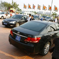 Tin tức trong ngày - Khoán xe công: 6 năm, 1 người thực hiện