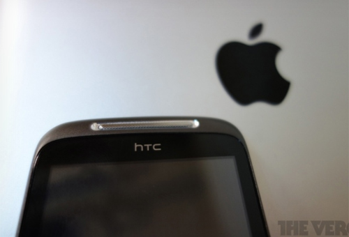 Apple và HTC bất ngờ "bắt tay" - 1