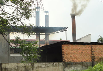 Cả phường sống chung với khói thiêu tử thi - 2