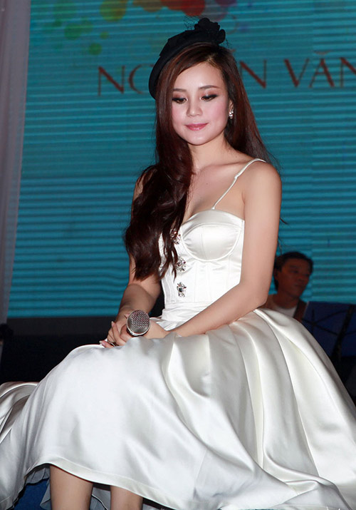 Vy Oanh ngộp thở trước fan khủng - 2