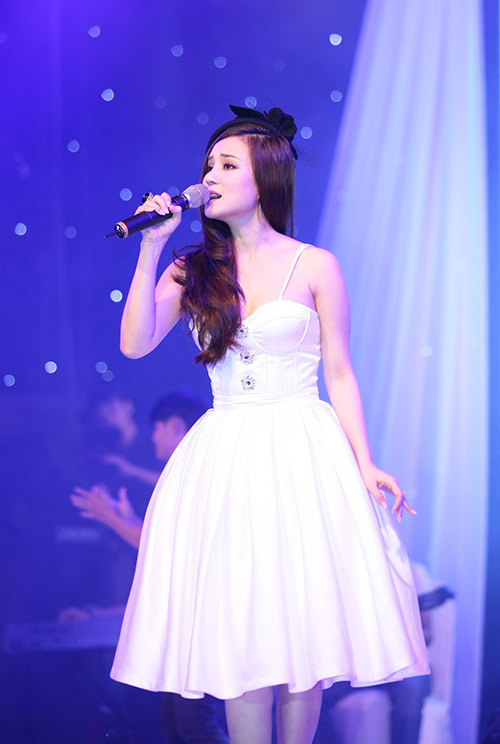 Vy Oanh ngộp thở trước fan khủng - 5