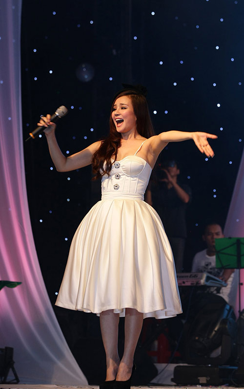 Vy Oanh ngộp thở trước fan khủng - 9