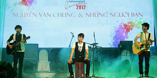 Vy Oanh ngộp thở trước fan khủng - 17