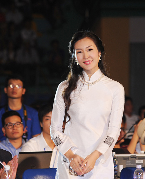Á hậu Thùy Trang rạng rỡ làm giám khảo - 4