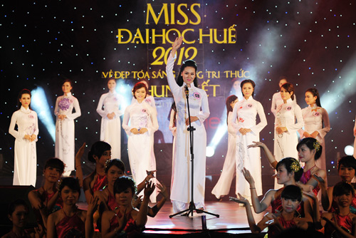 Á hậu Thùy Trang rạng rỡ làm giám khảo - 7