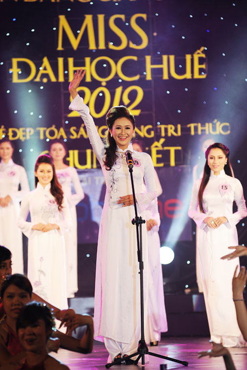 Á hậu Thùy Trang rạng rỡ làm giám khảo - 8