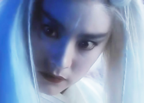 4 ma nữ tóc trắng gây ám ảnh - 5