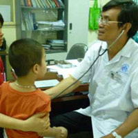 Sức khỏe đời sống - Trẻ nhập viện vì mẹ “nhồi” kháng sinh