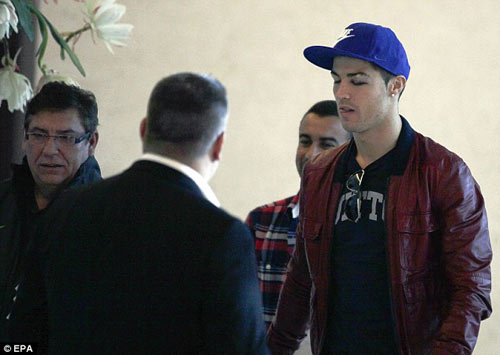 Thị lực giảm, Ronaldo nghỉ thi đấu - 3