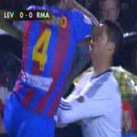 Bóng đá - Hung thần của Ronaldo &amp; Liga, anh là ai?