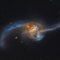 Tin tức trong ngày - Phát hiện thiên hà rực rỡ đang chuyển dạng