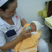 Tin tức trong ngày - Nữ công nhân vứt con: Sẽ truy tố cha đứa bé