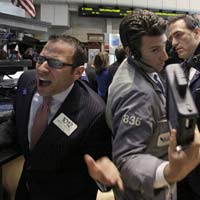 Microsoft kéo Phố Wall đến gần “vách đá”