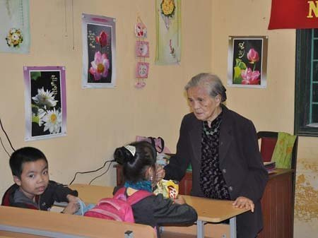 Lớp học đặc biệt của bà giáo 80 tuổi - 2