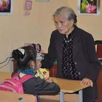 Giáo dục - du học - Lớp học đặc biệt của bà giáo 80 tuổi