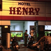 Pháp luật - Đi KS với gái đẹp, doanh nhân chết bất thường