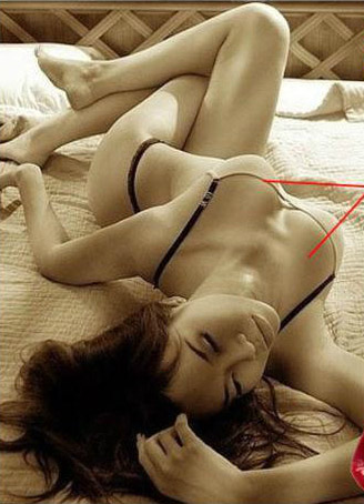 "Bóc mẽ" ngực thật giả của sao - 3