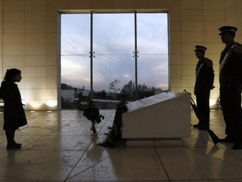 Palestine khai quật mộ cố tổng thống Arafat - 1