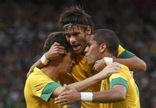Brazil–Colombia: Neymar “đọ súng” Falcao - 2