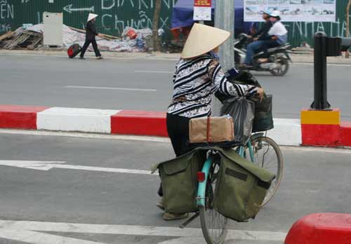 Thông xe một ngày, cầu vượt đã lộn xộn - 2