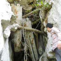 Tin tức trong ngày - Lạ kỳ quan tài treo trên núi