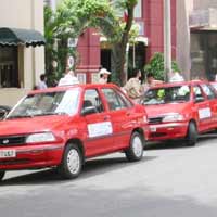 Tin tức trong ngày - Phí trông xe siêu rẻ, ô tô tràn ra đường