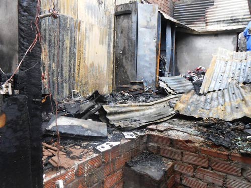 TP.HCM: Hỏa hoạn thiêu rụi 5 căn nhà - 3