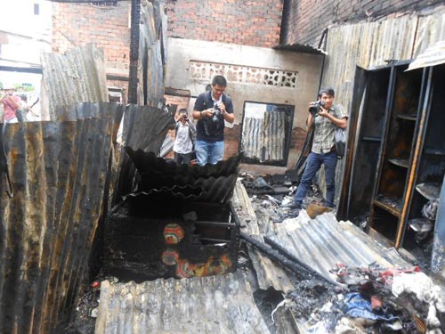 TP.HCM: Hỏa hoạn thiêu rụi 5 căn nhà - 5