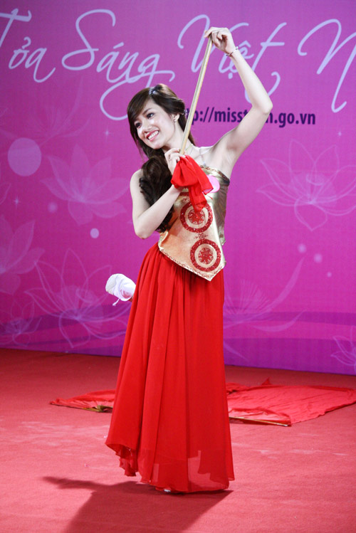 Hoa hậu Phương Lan nền nã làm giám khảo - 12