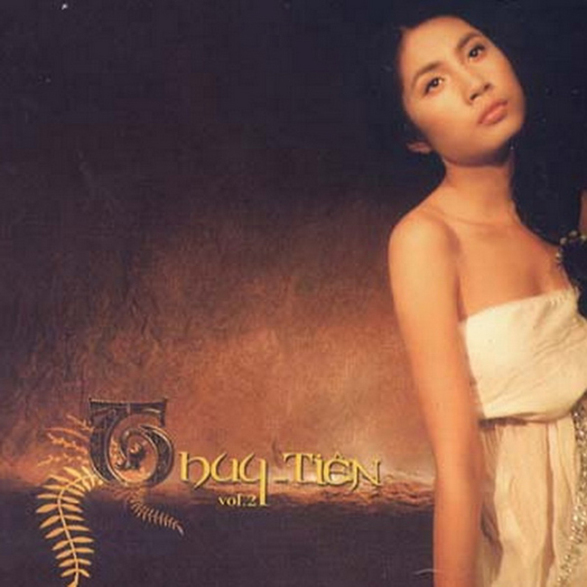 Hình ảnh những ngày đầu đến với âm nhạc của Thủy Tiên là một hình ảnh ngây thơ, khi cô bắt tay hợp tác với nhạc sỹ Quốc Bảo, cho ra 2 album nhạc đầu tay (năm 2005), nhưng chưa gây được chú ý.
