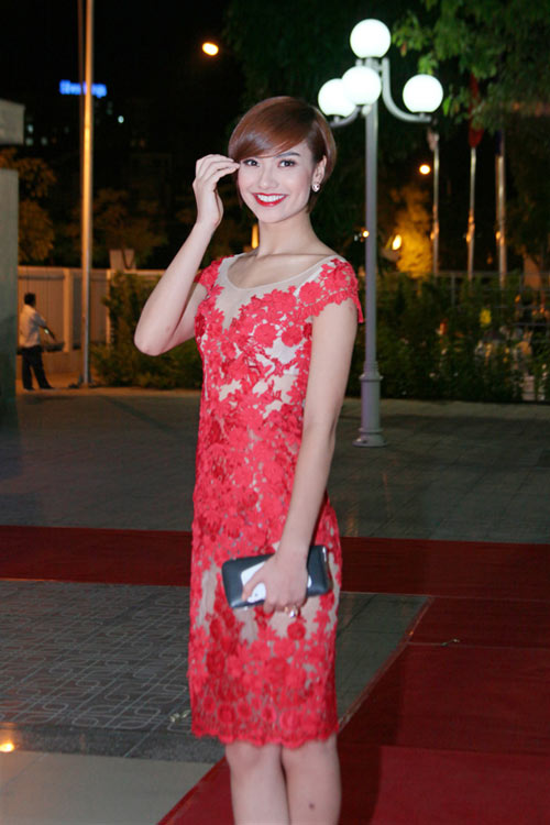 Hồng Quế "đụng hàng" Hoàng Thùy Linh - 3