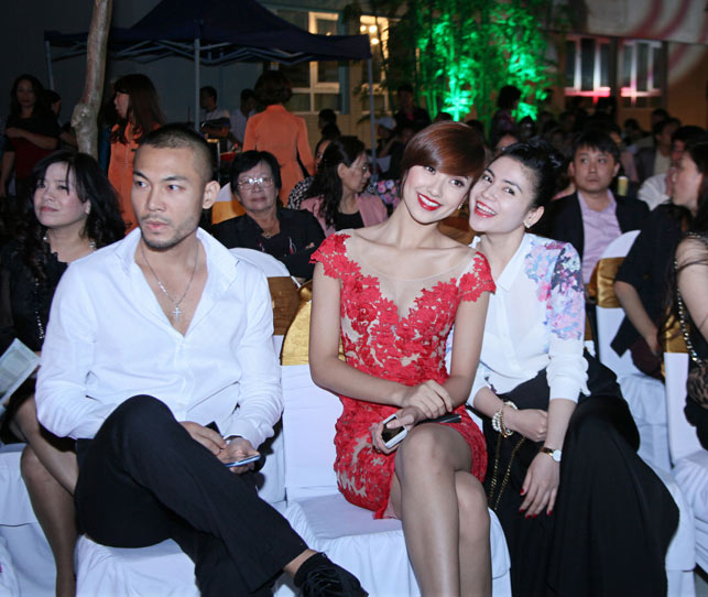 Hồng Quế "đụng hàng" Hoàng Thùy Linh - 7