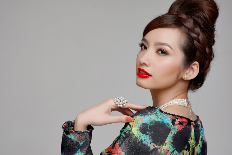 Trúc Diễm quyến rũ với áo dài cách tân - 7