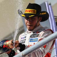 Thể thao - Đánh bại Vettel, Hamilton "nổ" tưng bừng