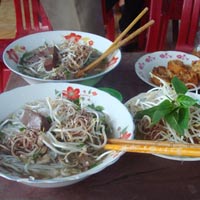 Ẩm thực - “Điệu nghệ” bún nước lèo Trà Vinh