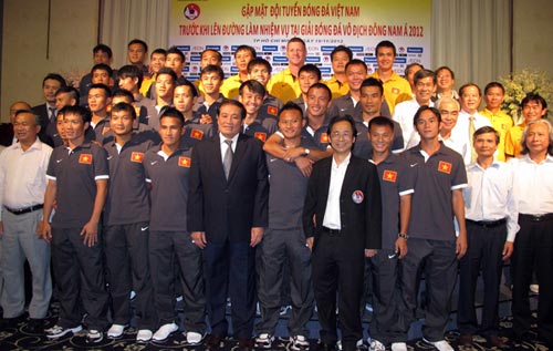 ĐTVN ra mắt áo đấu AFF Suzuki Cup 2012 - 1